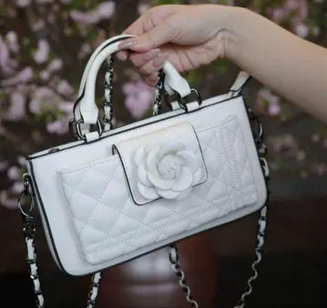 Riu 새상품 Rose phone bag 화이트