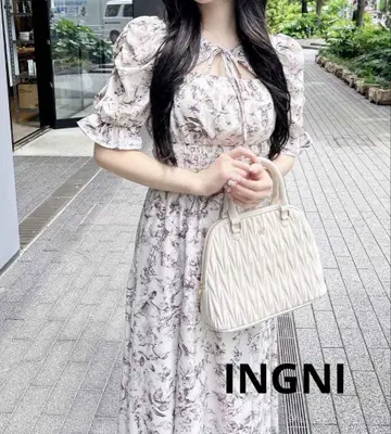 INGNI 데콜테 오픈 꽃무늬 원피스