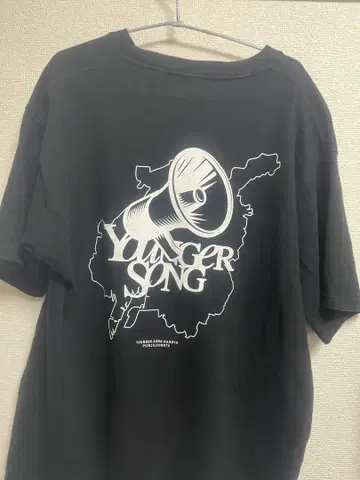 Younger Song 블랙 티셔츠