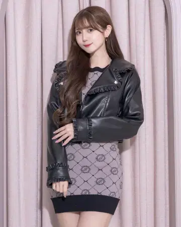 pium 하트 스터드 프릴 숏 라이더