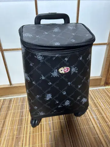 레이크 알스터 블랙 꽃무늬 캐리어 케이스 중형 트래블 파우치