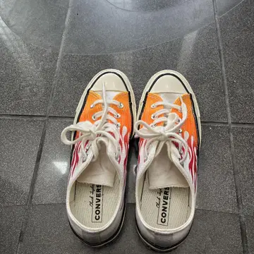 CONVERSE 오렌지 불꽃 디자인 스니커즈