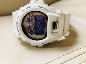 G-SHOCK 화이트 디지털 시계