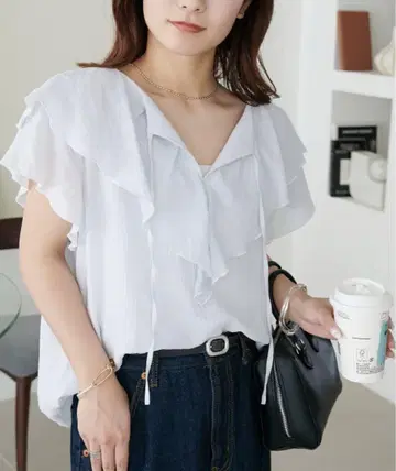 디스코트 프릴 블라우스