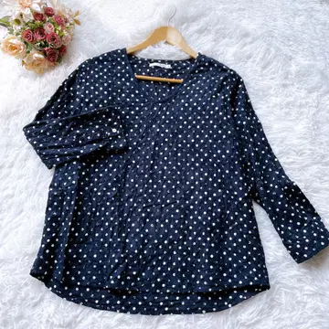 NATURAL LAUNDRY 도트 플라워 자수 루즈 V 드레스 셔츠
