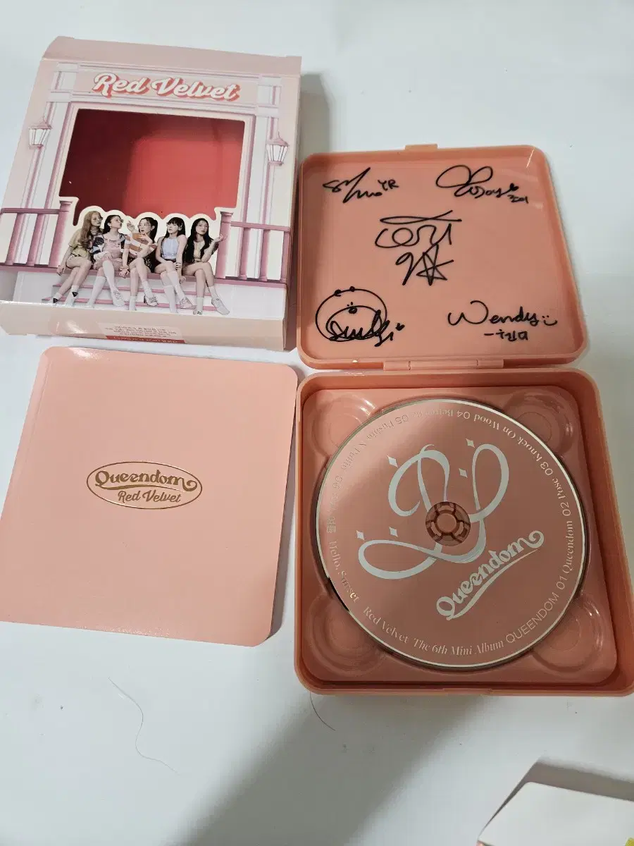 Red Velvet Queendom front and back signed CD. Irene Queendom photocard included.