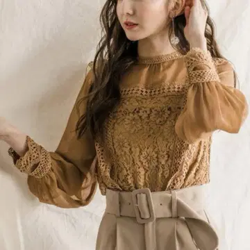 안데뮤 시어 슬리브 레이스 블라우스 미사용 새상품 긴팔