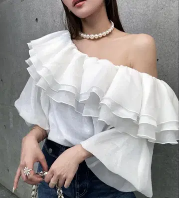 셰리에 sheller 2way ruffle flill blouse