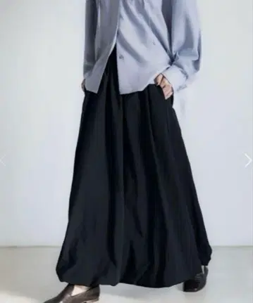 crewre 나일론 드레이프 맥시 스커트 블랙