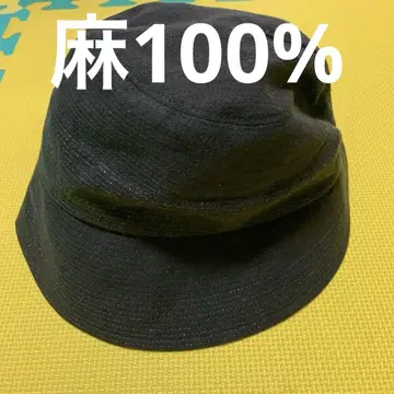 광택이 있는 블랙 버킷 햇