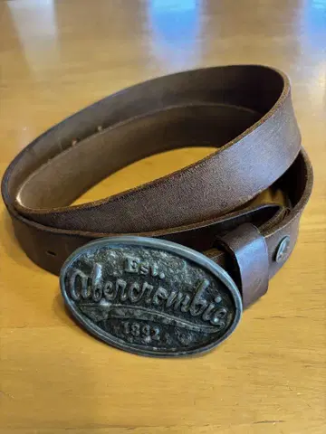 Abercrombie 엠보싱 가죽 벨트