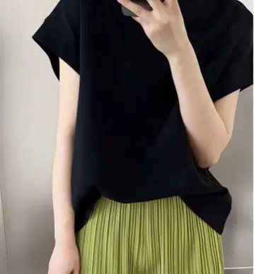 블랙 반팔 티셔츠 루즈한 실루엣
