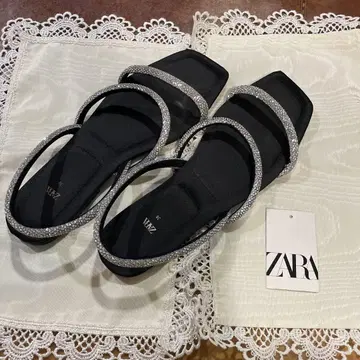 ZARA 샤이니 소재 플랫 샌들 블랙 38 사이즈