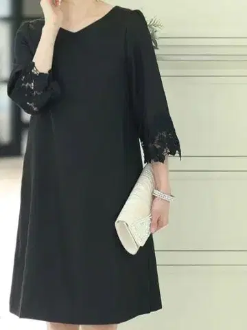 레이스가 있는 뒷면 플리츠 7부 소매 블랙 원피스, 드레스 S 사이즈