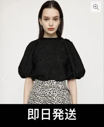 SLY CUT LACE PUFF SLEEVE 상의