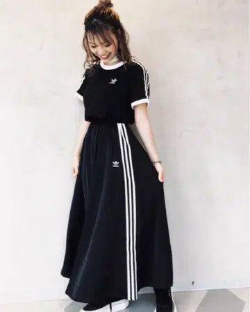 아디다스 새틴 플레어 스커트 블랙 S