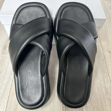 비니로 블랙 크로스 가죽 샌들 37