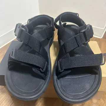 Teva 블랙 스포츠 샌들
