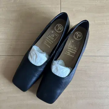 YOSUKE 천연 가죽 블랙 스퀘어토 펌프스 25cm