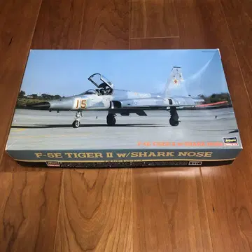 하자품 미사용 F-5E TIGER II w/Shark Nose 1/32