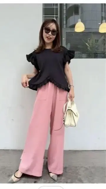 미사용 새상품 Myu 프릴 블랙 페플럼 탑