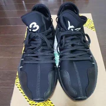 Y-3 블랙스 스니커즈