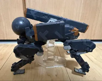 PLAY ARTS 개 메탈 기어 솔리드 피스 워커 바실리스크