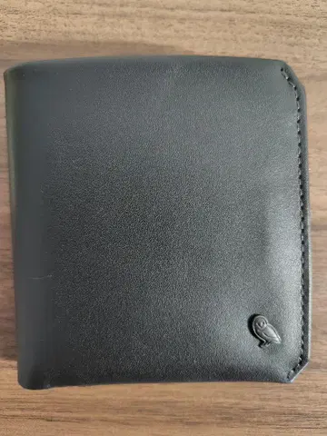 Bellroy 블랙 가죽 접이식 지갑
