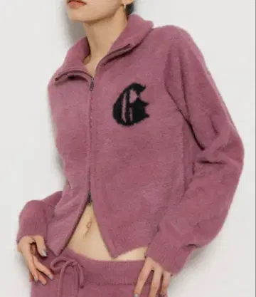 LAGUA GEM LOGO SHAGGY 상의 핑크 니트 완판템