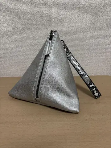 실버 삼각형 백