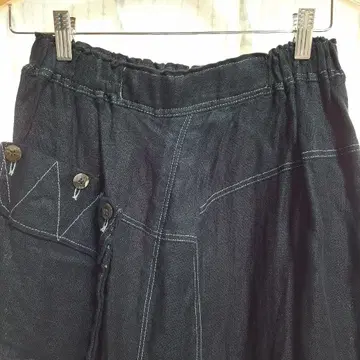블랙 플레어 스커트 사이드 포켓 부착