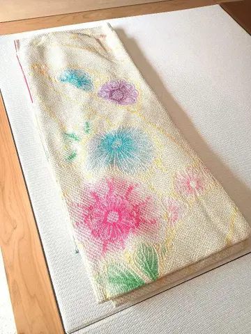 앤티크한 향기가 물씬 풍기는 쇼와 레트로풍의 총 짜기 후리소데