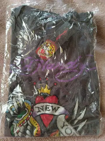 Ed Hardy 에드하디 반팔 티셔츠 M 사이즈 블랙 스컬 큐빅