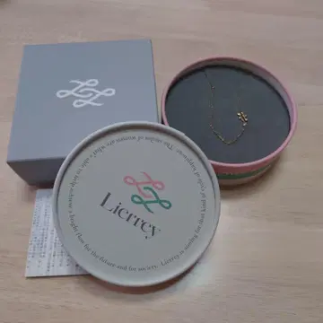 Lierrey 사이드 모티브 목걸이