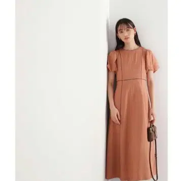 내추럴 뷰티 베이직 파이핑 플레어 원피스