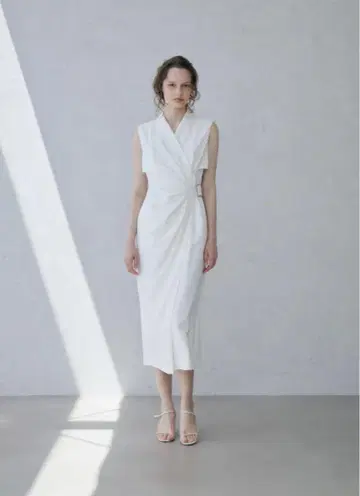 laubeblanc 사이드 버클 드레이프 드레스 M 사이즈