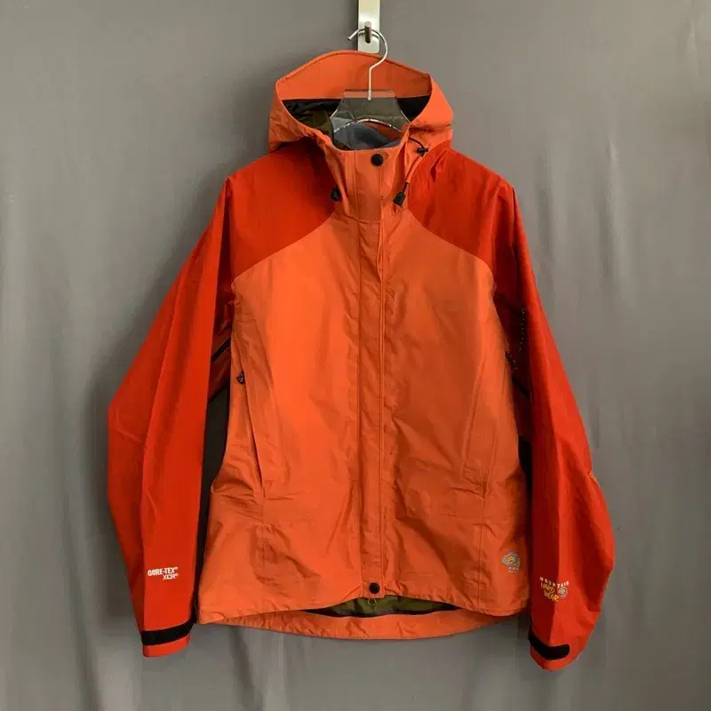 M Mountain Hardwear Women's Gore-Tex Functional Windbreaker Jacket