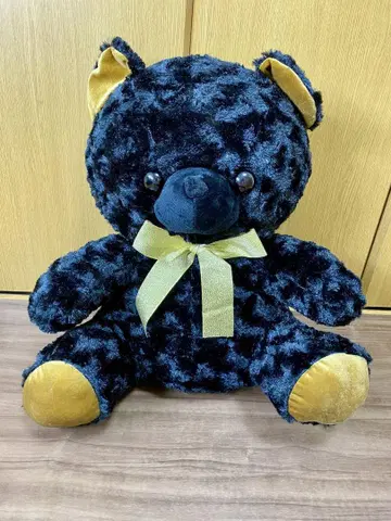 리본 포함 블랙과 골드 컬러 곰 봉제 인형 테디베어