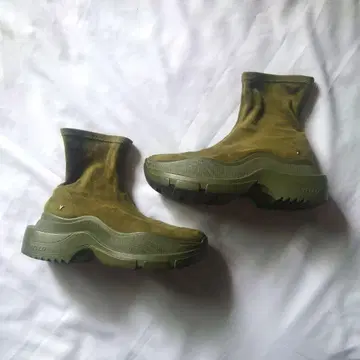 YELLO 올리브 그린 통굽 스니커즈 S