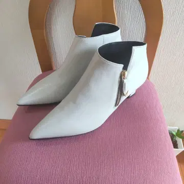 "미사용" 그레이 화이트 스틸레토 부티 23cm 힐 5cm