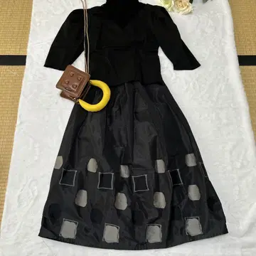 기하학 패턴 플레어 스커트 블랙