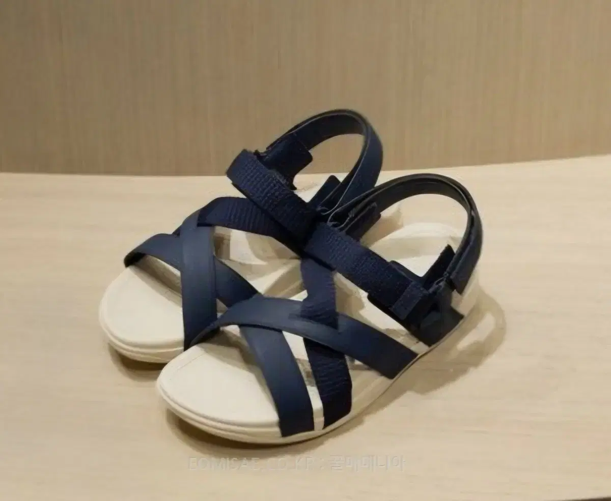 (Almost new) Fitflop Men's Navy Sandals (UK9) Size 275
