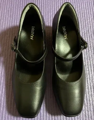 아카이시 AKAISHI 스트랩 펌프스 웨지솔 블랙 23.5