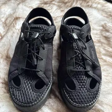 Puma 블랙 스포츠 샌들