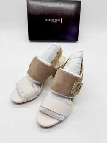 새상품 매킨토시 런던 비쥬 모티브 샌들 22.5cm