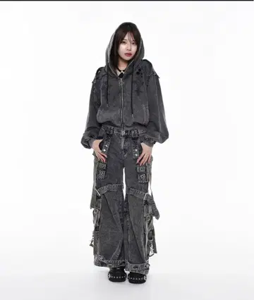 REFLEM 크롭드 지퍼 후드 집업
