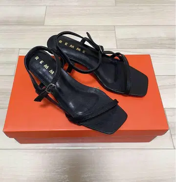 REMME 블랙 가죽 샌들 22.5cm