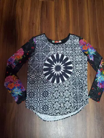 Desigual 기하학 패턴 꽃무늬 L 사이즈 긴팔 티셔츠 M