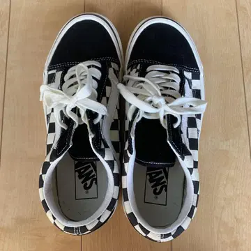 VANS 체커보드 스니커즈 블랙/화이트