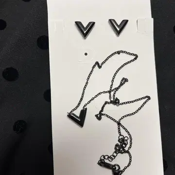 블랙 V 자형 귀걸이 및 목걸이 세트 유니섹스